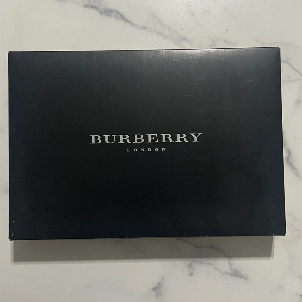 Burberry Hand Towel Trio in Beige and Black, NEW